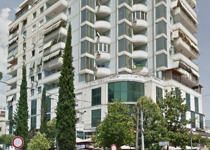 Chiara Lovely تيرانا